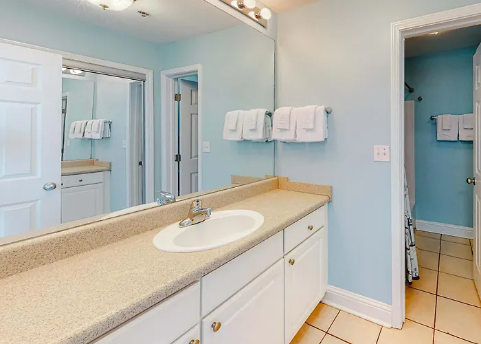 Corner W Amazing Gulf-front Views Balcony & Shared Pools Hot Tubs & Gym Holiday home *